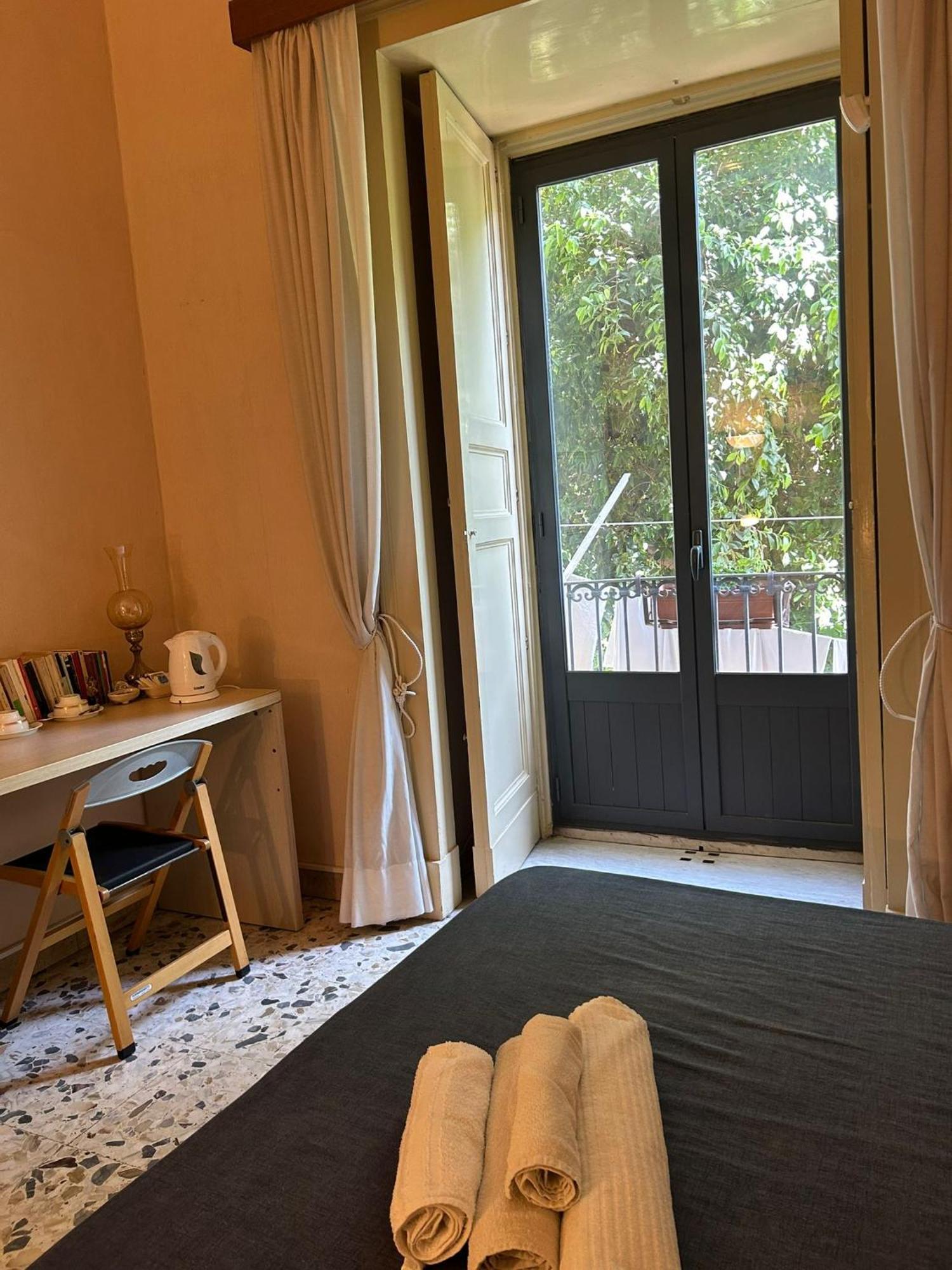 Bed And Books Bed and Breakfast CTA Exteriör bild