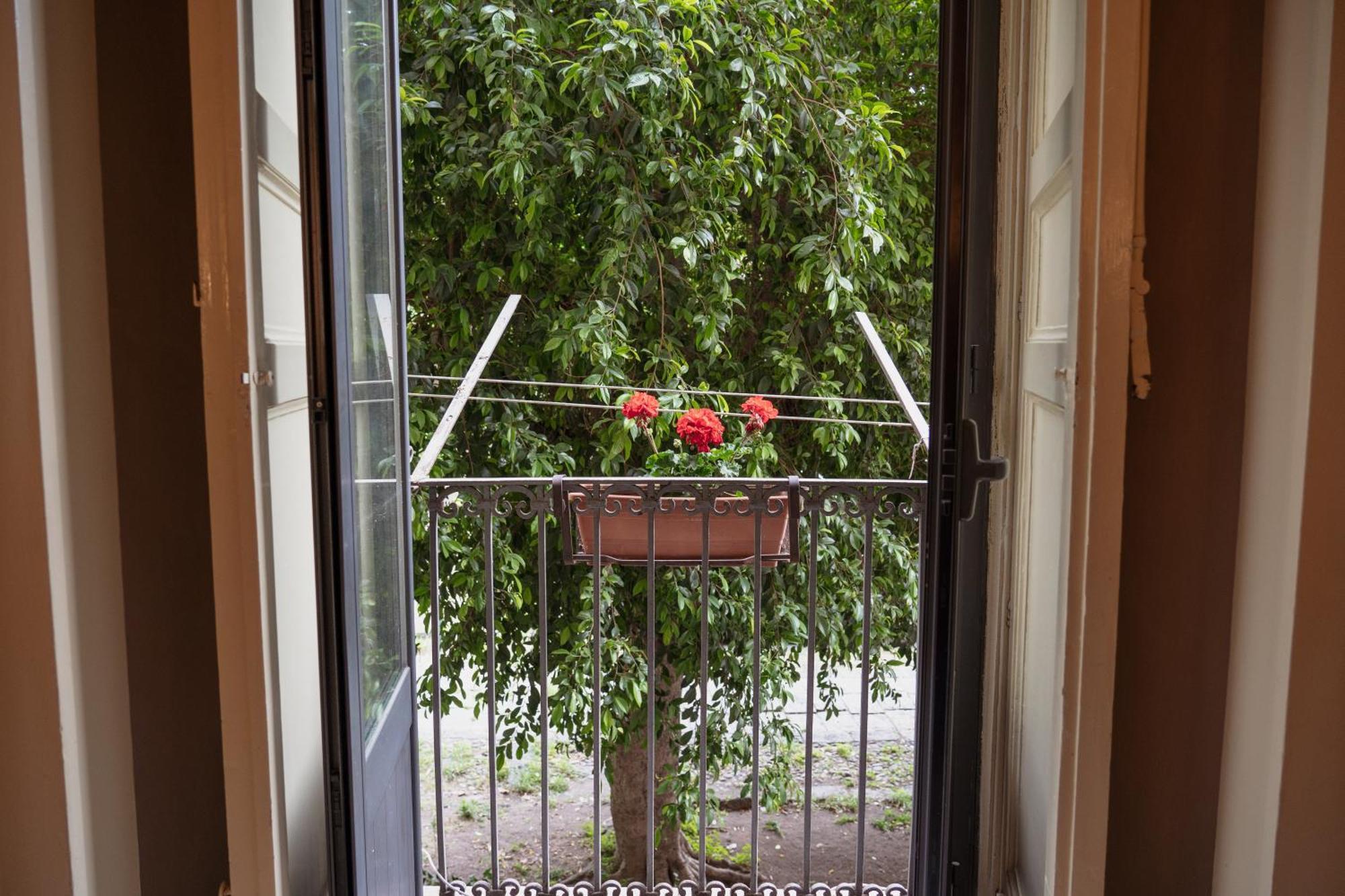 Bed And Books Bed and Breakfast CTA Exteriör bild